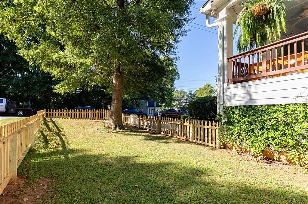3 bed, 4.0 bath, 2068 sqft, $4,000 — Photo 3