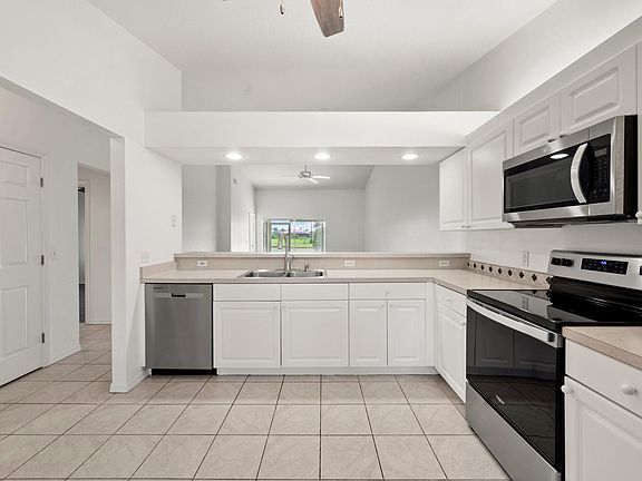 4th image of 5244 Chiquita Blvd S