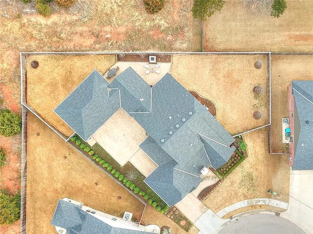 4 bed, 2267 sqft, $3,145 — Photo 2