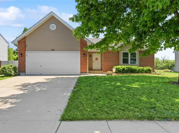 590 Chapelgate Dr, Fairborn, OH 45324