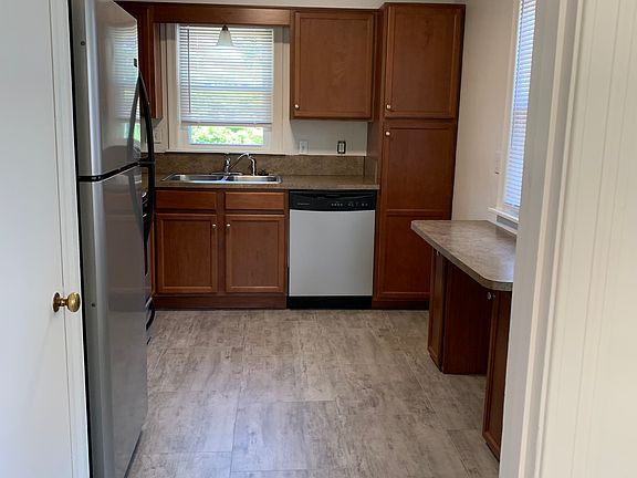 4th image of 2208 W Euclid Ave