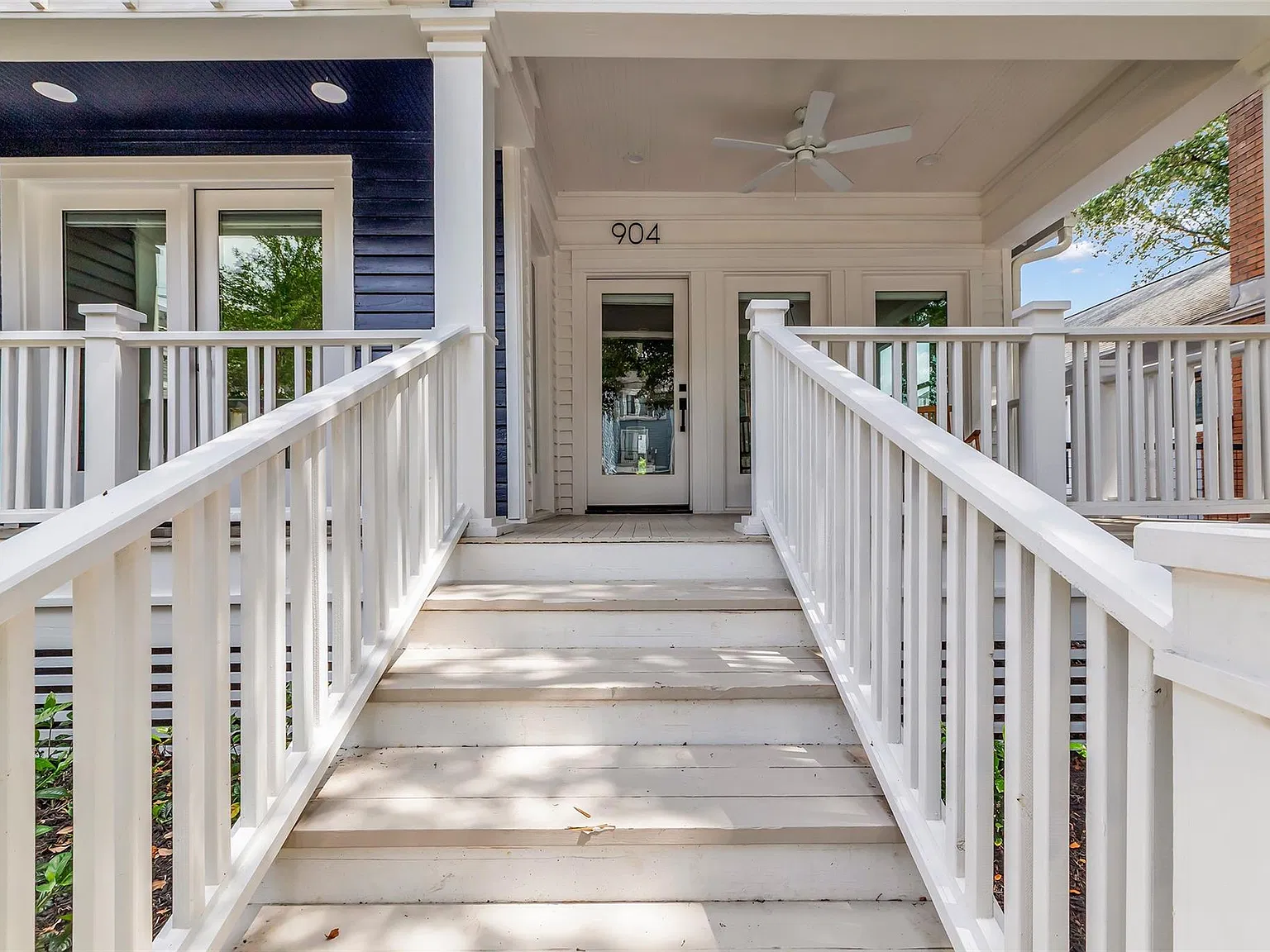 2 bed, 2.0 bath, 1396 sqft, $4,000 — Photo 4