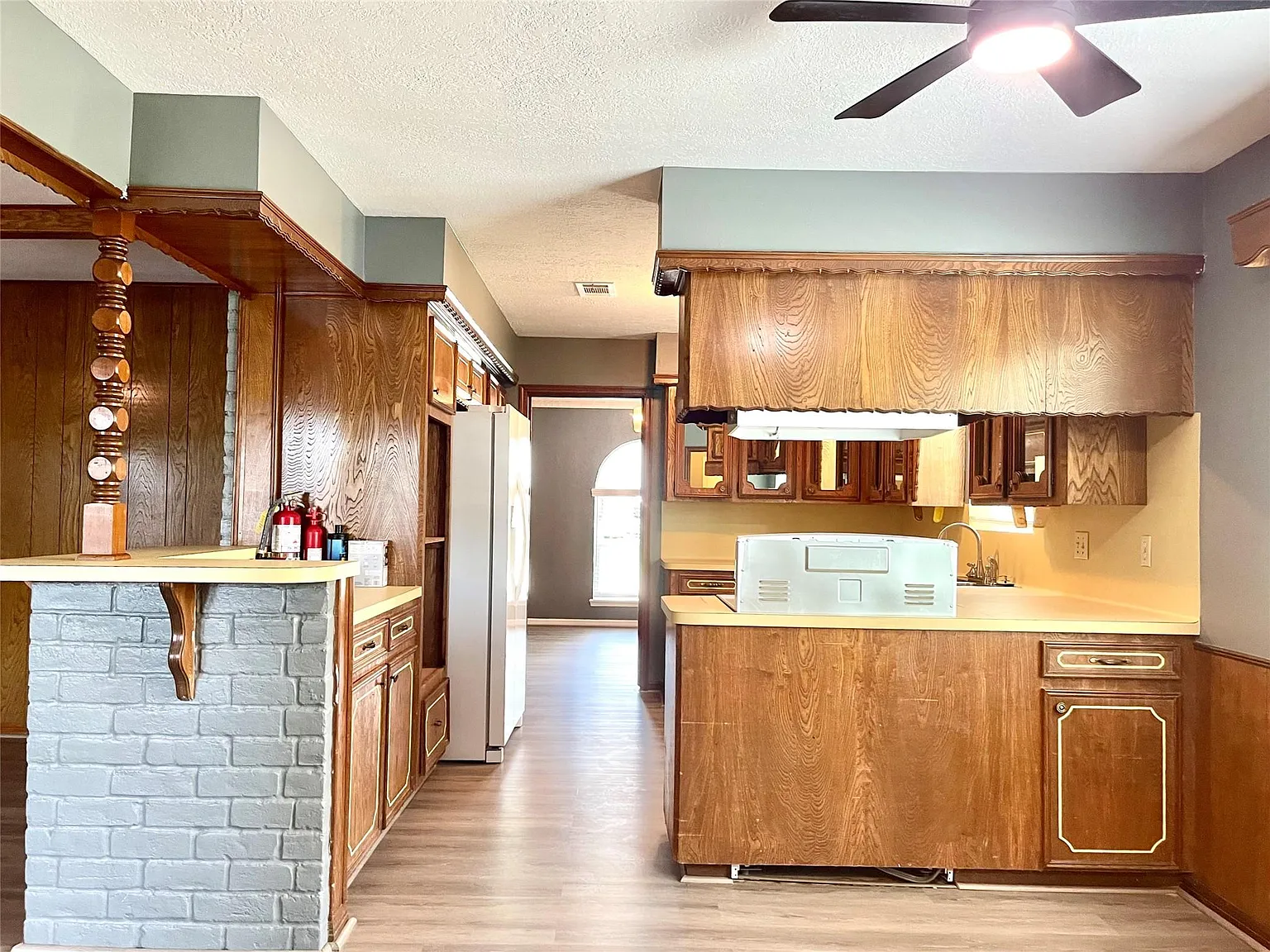 4 bed, 2.5 bath, 2316 sqft, $2,050 — Photo 3