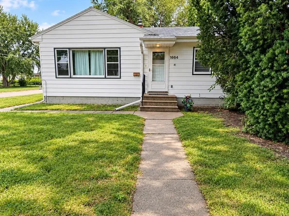 1664 Hawthorne Ave, Waterloo, IA 50702