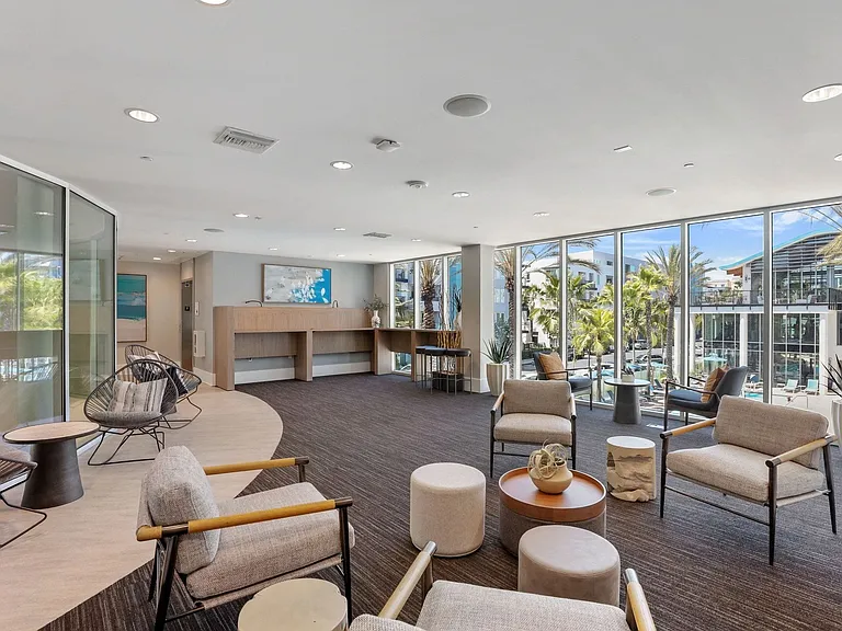 Relax in the sunlit clubroom lounge with coworking bar and pool views