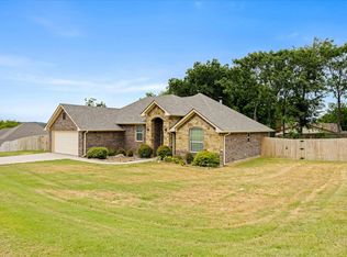 306 Knob Hill Dr, Granbury, TX 76048