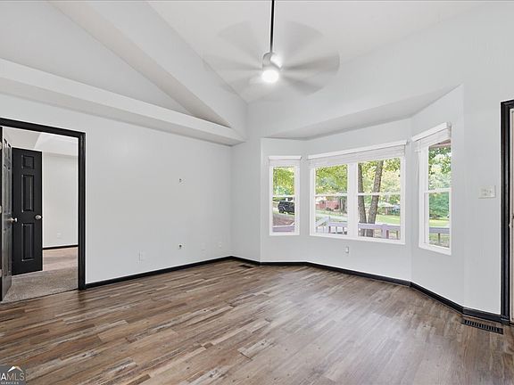 4th image of 506 Howard St