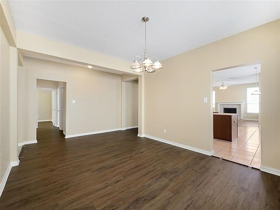 5th image of 1421 Oakcrest Dr