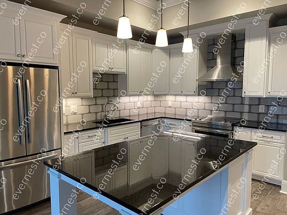 2nd image of 1024 Club View Dr Unit 302