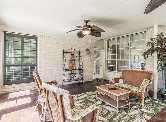4th image of 1901 Cedar Bend Dr