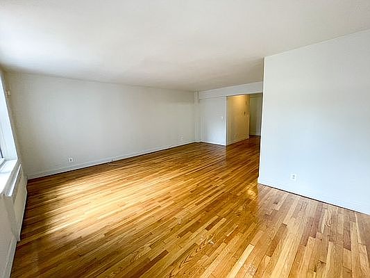 4th image of 310 W 47th St APT 6J