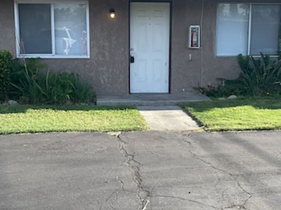 2nd image of 560 E Oakland Ave APT I