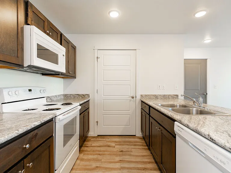 Cottonwood Corner Apartments — Photo 74