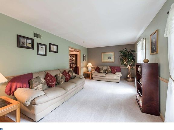 5th image of 103 Elmwood Dr