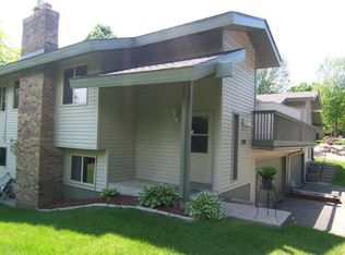 9777 Dorset Ln, Eden Prairie, MN 55347