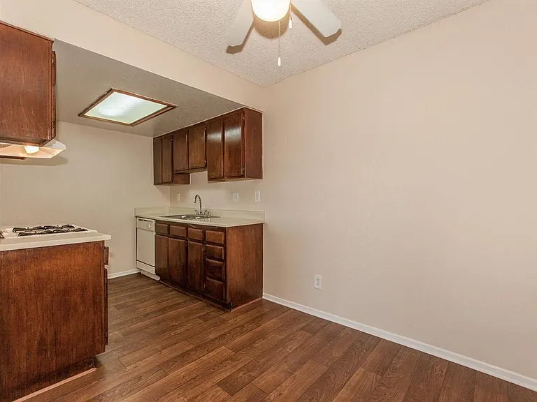Carmel Apartments — Photo 35
