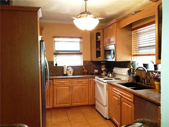 3rd image of 15001 N Spur Dr