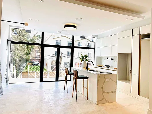 Rented by Blue Egg Realty Corp | media 29