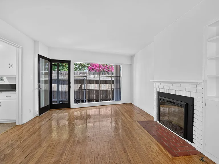 425 S Los Robles Ave — Photo 10