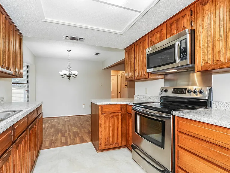 700 Sandy Trl — Photo 7