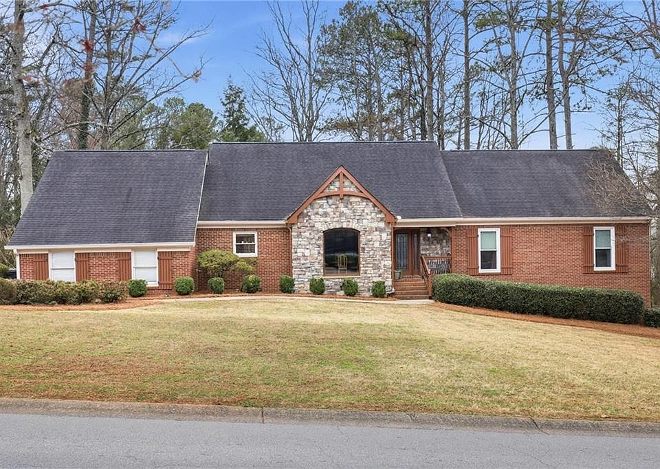 1st image of 903 Chestnut Hill Rd