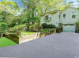 17 Tamarack Rd, Rocky Point, NY 11778