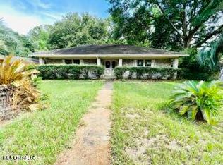 2329 Greenway Dr, Gautier, MS 39553