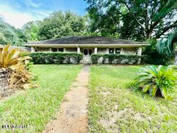 2329 Greenway Dr, Gautier, MS 39553