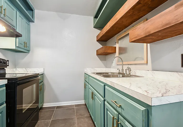 16944 Kenton Ave — Photo 4