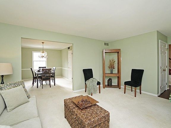 4th image of 743 Evergreen Pl