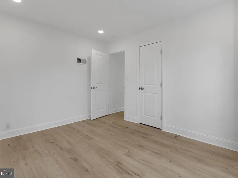 3284 Annandale Rd — Photo 16