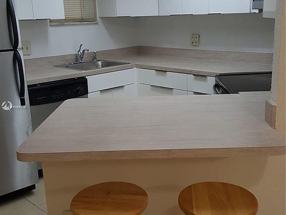 2nd image of 8245 Lake Dr APT 106