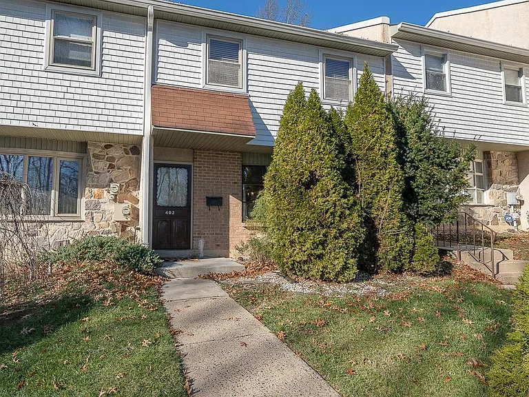 403 Woodside Cir — Photo 1