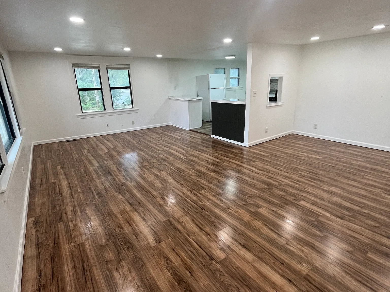 3 bed, 1.5 bath, 1600 sqft, $1,350 — Photo 2