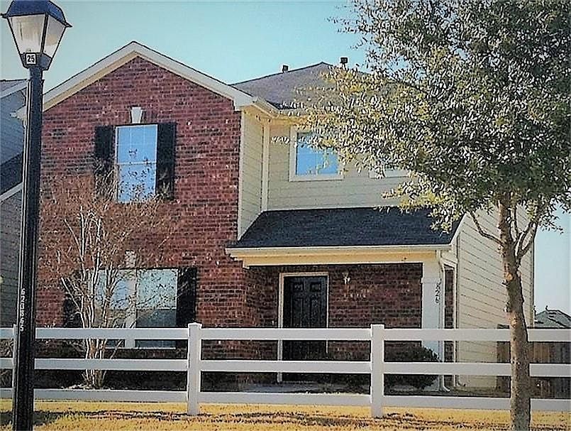 1st image of 826 Katelyn Manor Ln