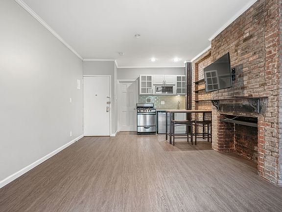 4th image of 445 W 36th St APT 9