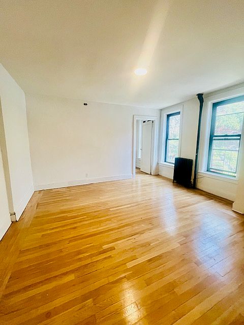 1st image of 371 E 62nd St #4