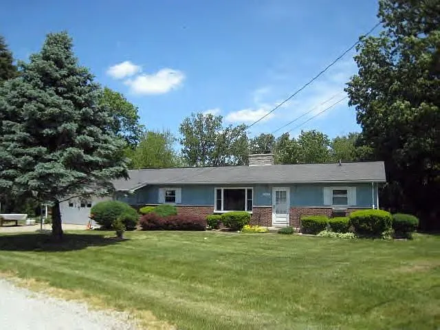 212 Maple Dr photo 1