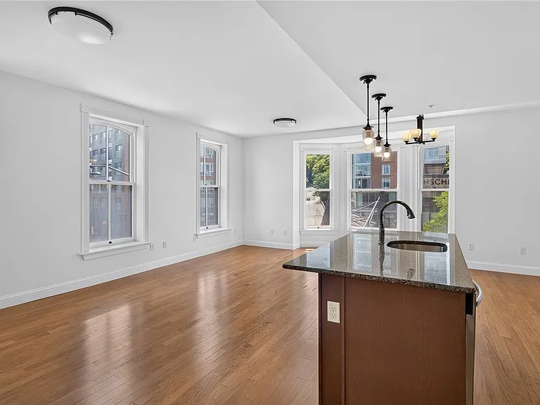 224 E State St — Photo 24