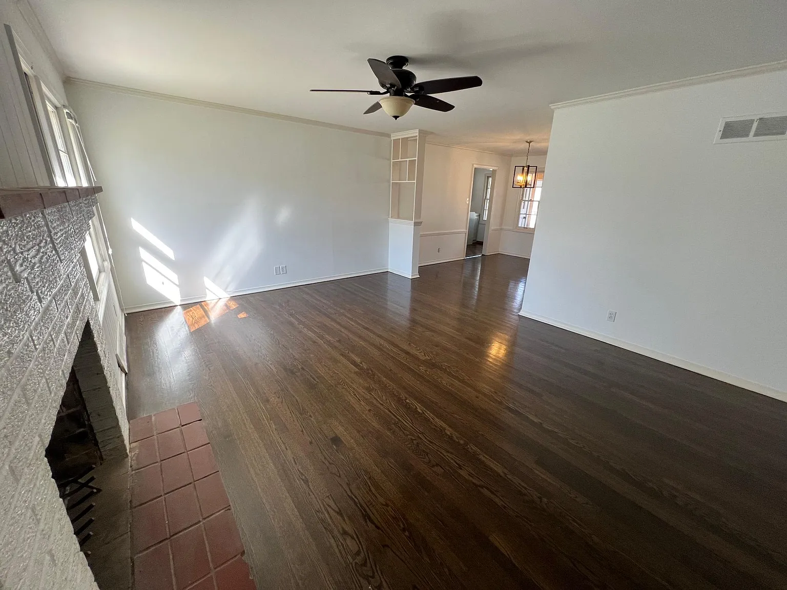 3 bed, 1200 sqft, $2,850 — Photo 3