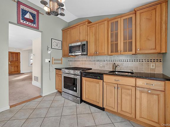 3rd image of 45 Old Albany Post Road