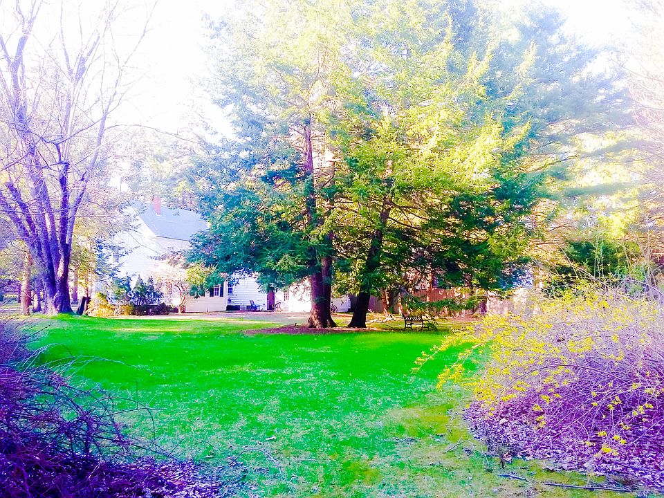 2nd image of 28 College St