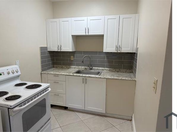 2215 NE 172nd St APT 2