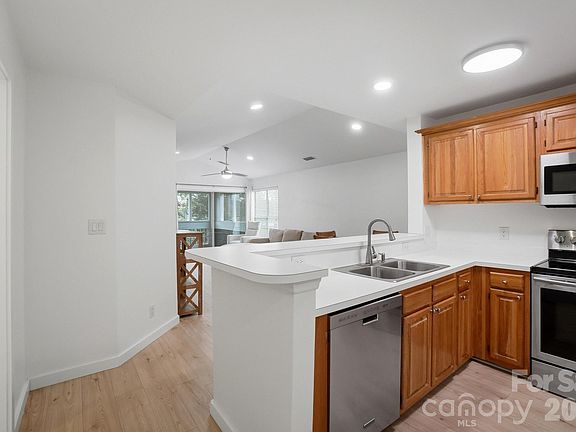 2nd image of 753 Southwest Dr