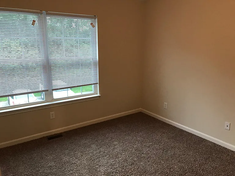 425 Dabney Dr — Photo 7