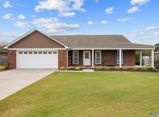 401 Twin Oaks Dr NW, Hartselle, AL 35640