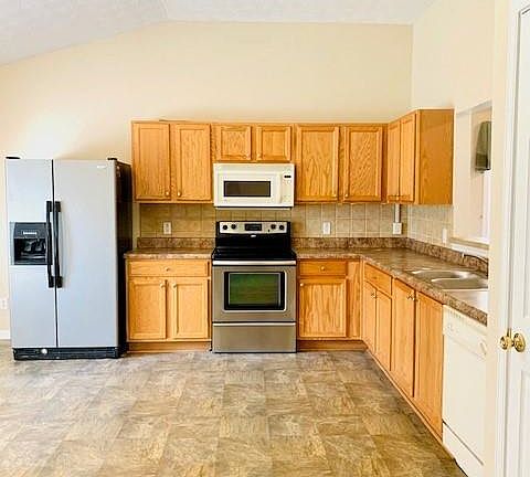 2nd image of 3220 Cooper Woods Dr