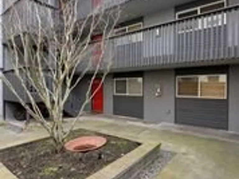 2132 California Ave SW — Photo 10