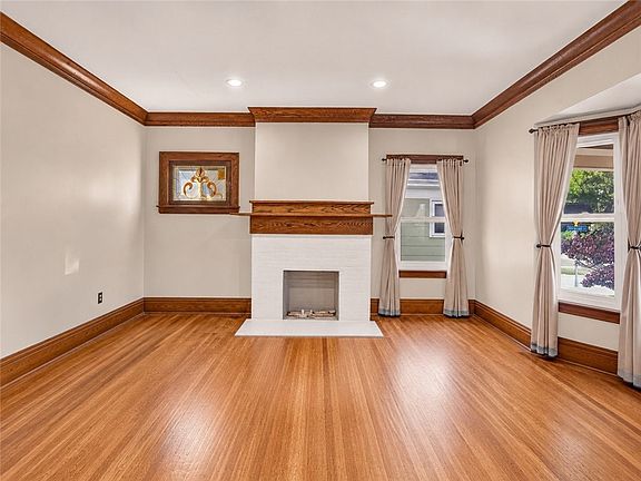 3rd image of 1573 E Main St