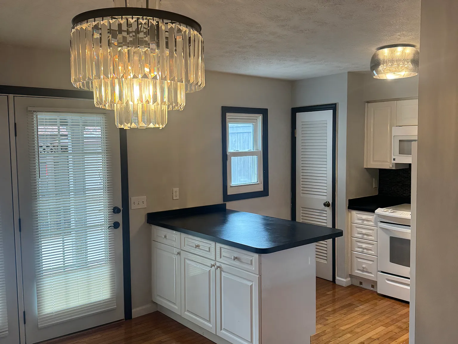 3 bed, 1500 sqft, $1,950 — Photo 2